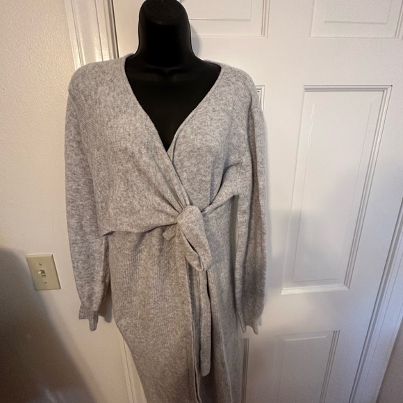 Isabel Maternity Gray Sweater Dress Size Medium - Picture 9 of 13
